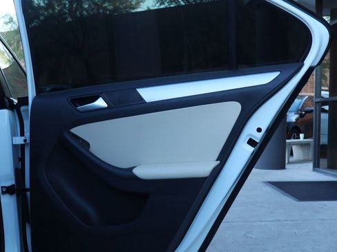 Used 2017 Volkswagen Jetta SE image 26