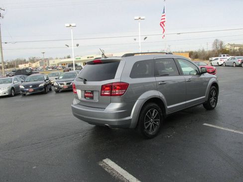 Used 2017 Dodge Journey SE w/ Flexible Seating Group FWD image 9