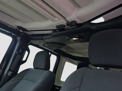 Used 2018 Jeep Wrangler Unlimited Sport S AWD/4WD image 8