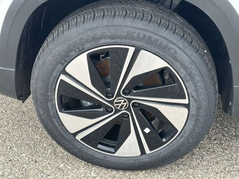 New 2026 Volkswagen Taos SE AWD/4WD image 7