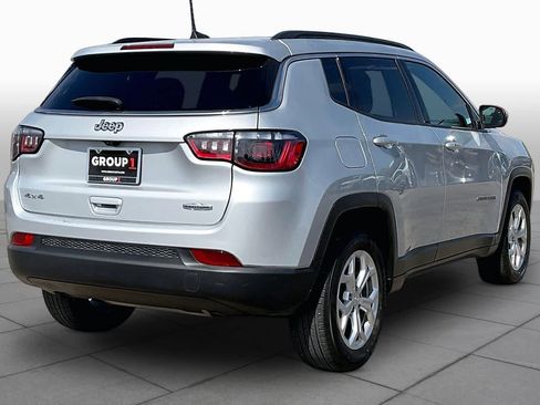 Used 2024 Jeep Compass Latitude AWD/4WD image 13