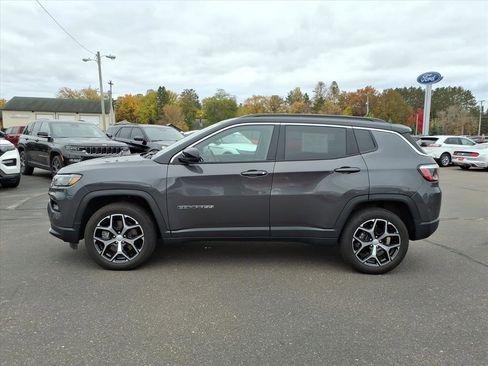 Used 2024 Jeep Compass Limited image 3