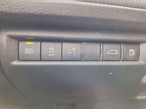 Used 2025 Toyota Camry SE w/ Convenience Package image 12