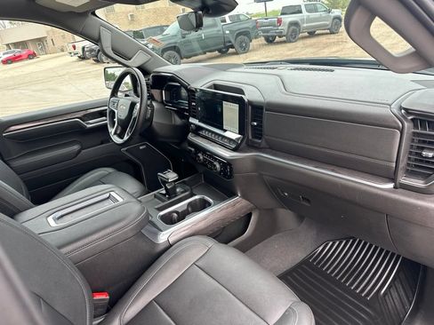 Used 2022 Chevrolet Silverado 1500 LTZ w/ Technology Package AWD/4WD image 26