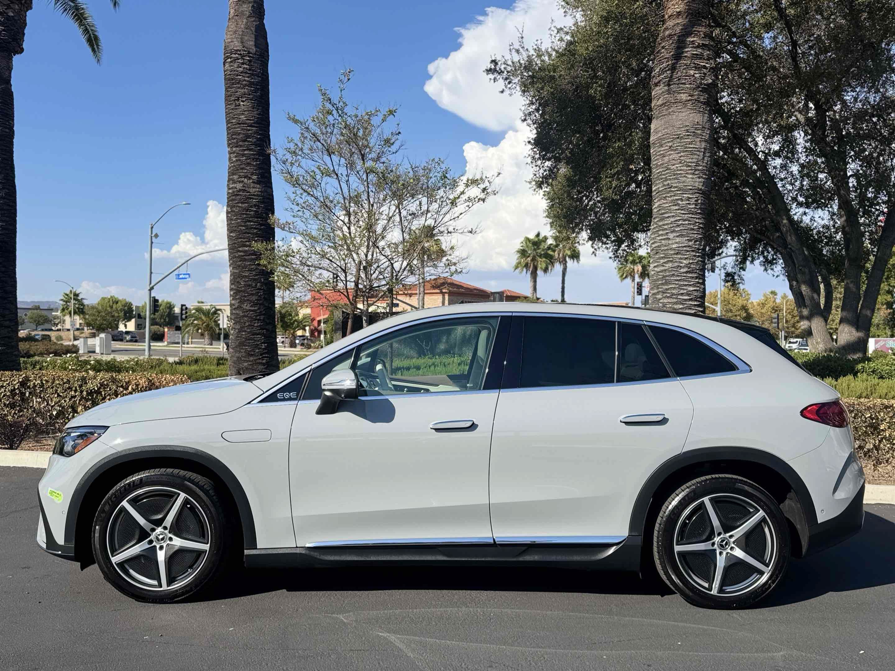 Used 2023 Mercedes-Benz EQE 500 4MATIC SUV image 12