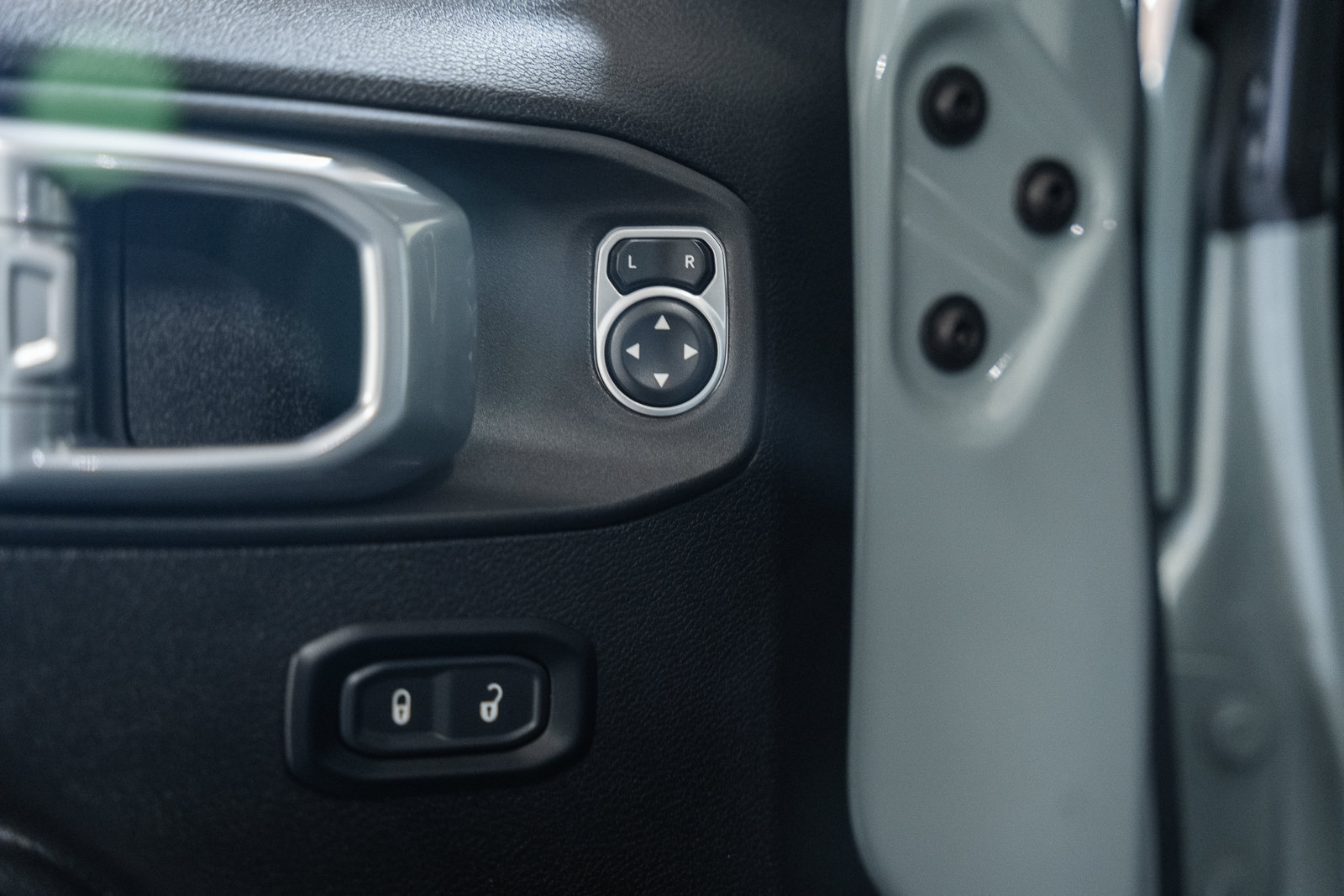 Used 2024 Jeep Wrangler Unlimited AWD/4WD image 47