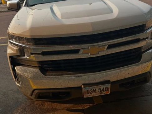 Used 2022 Chevrolet Silverado 1500 LT AWD/4WD image 6