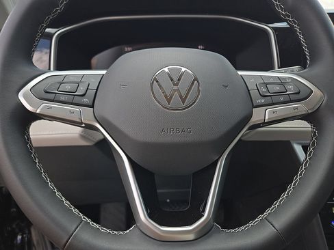 New 2026 Volkswagen Taos SE FWD image 25