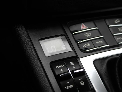 Used 2018 Porsche Macan Sport Edition AWD/4WD image 34