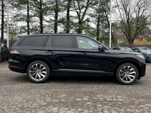 New 2026 Lincoln Aviator AWD w/ Jet Appearance Package image 3