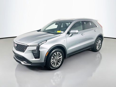 Used 2024 Cadillac XT4 Premium Luxury image 3