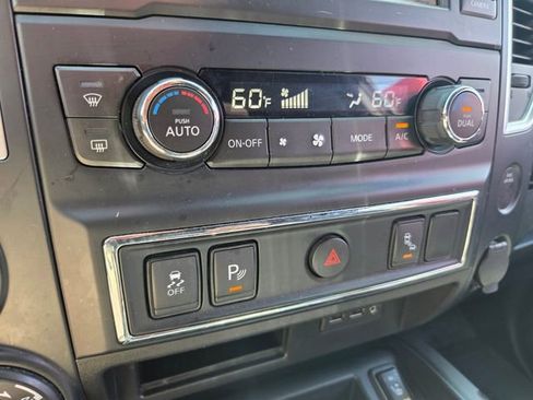 Used 2019 Nissan Titan SV w/ SV Convenience Package image 26