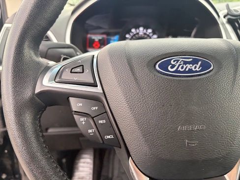 Used 2018 Ford Edge Titanium w/ Technology Package FWD image 30
