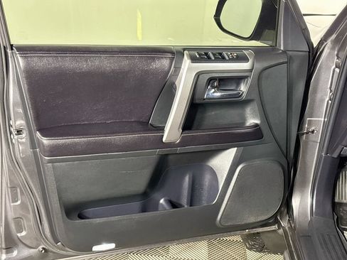 Used 2016 Toyota 4Runner SR5 RWD image 10
