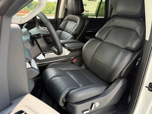 New 2027 Lincoln Navigator L Premier AWD/4WD image 24