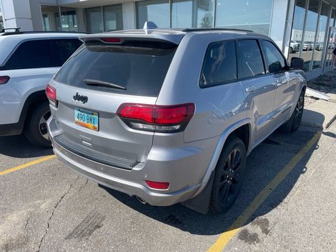 Used 2018 Jeep Grand Cherokee Altitude AWD/4WD image 5