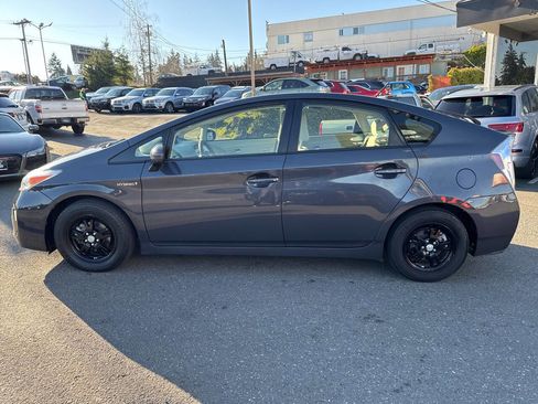 Used 2014 Toyota Prius Two image 2