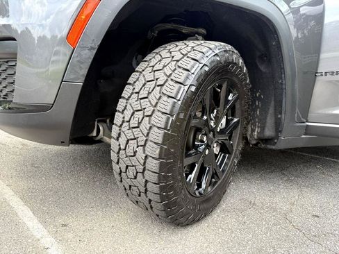 Used 2024 Jeep Grand Cherokee L Laredo image 6