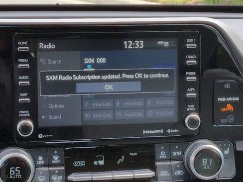 Used 2021 Toyota Highlander XLE image 18