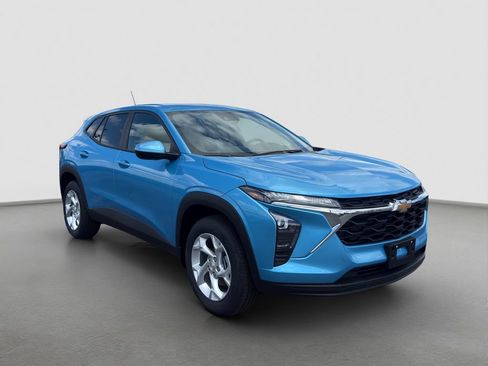 New 2026 Chevrolet Trax LS w/ LS Convenience Package FWD image 8