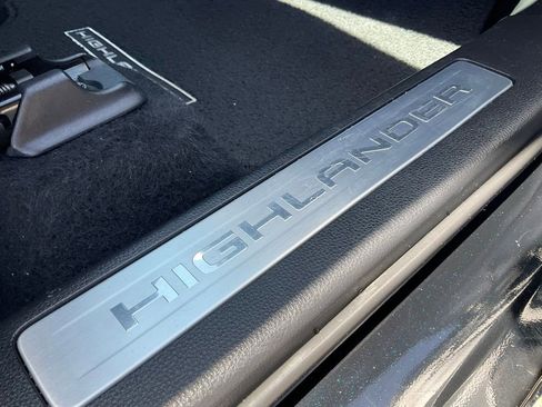 Used 2021 Toyota Highlander Limited FWD image 32