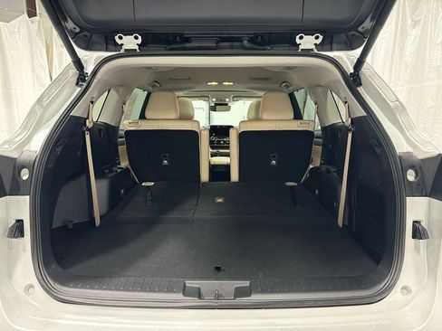 Used 2025 Toyota Highlander XLE image 51