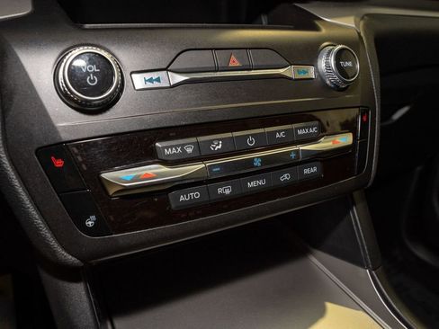 Used 2020 Ford Explorer XLT w/ Comfort Package image 15