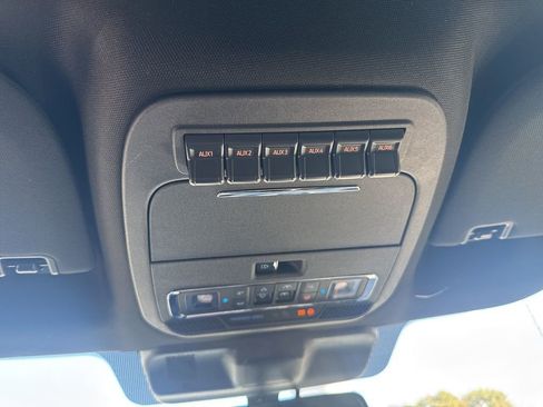 Used 2026 Ford F450 Platinum w/ FX4 Off-Road Package image 34