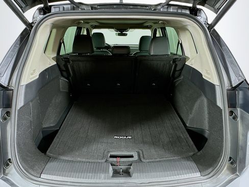 Used 2025 Nissan Rogue SV w/ SV Premium Package image 29