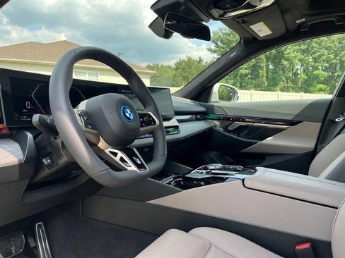 Used 2026 BMW 550e xDrive AWD/4WD image 18