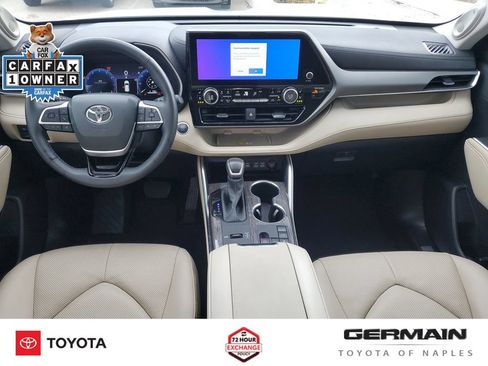 Used 2024 Toyota Highlander Limited FWD image 18