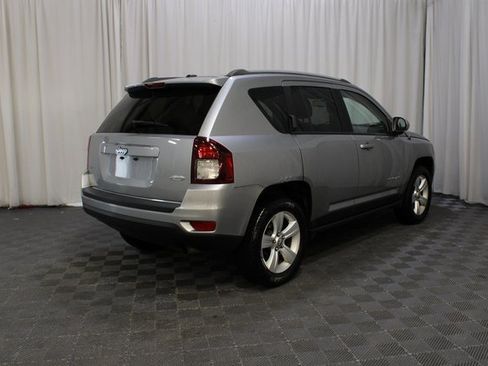 Used 2016 Jeep Compass Latitude image 23