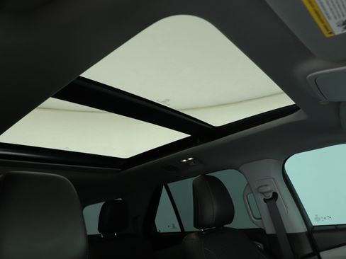 Used 2023 Ford Explorer XLT w/ Equipment Group 202A image 24