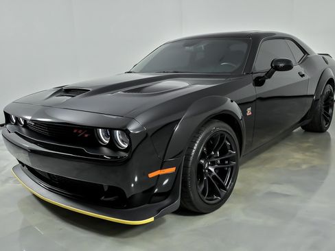 Used 2023 Dodge Challenger R/T Scat Pack RWD image 5