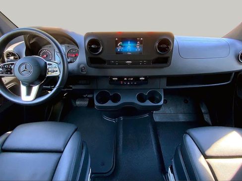Used 2022 Mercedes-Benz Sprinter 2500 image 17