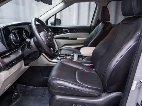 Used 2024 Kia Carnival EX image 21