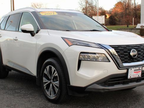 Used 2021 Nissan Rogue SV w/ Premium Package image 4