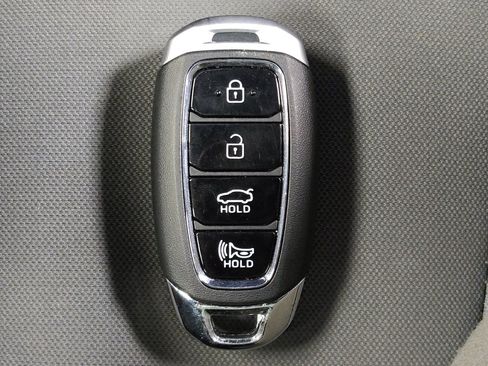 Used 2021 Hyundai Elantra SEL FWD image 32