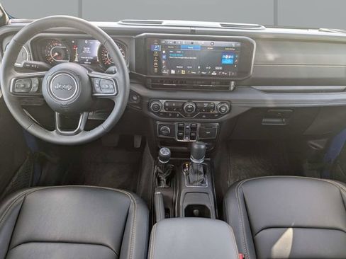 Certified 2025 Jeep Gladiator Sport AWD/4WD image 16