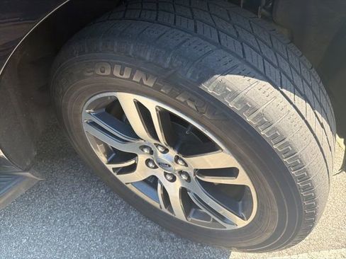 Used 2024 Ford Expedition Limited image 4