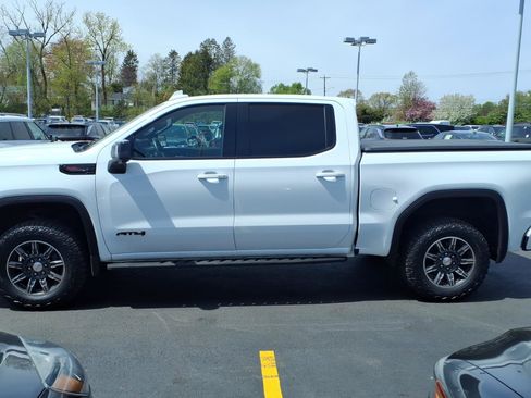 Used 2024 GMC Sierra 1500 AT4 w/ Technology Package AWD/4WD image 9