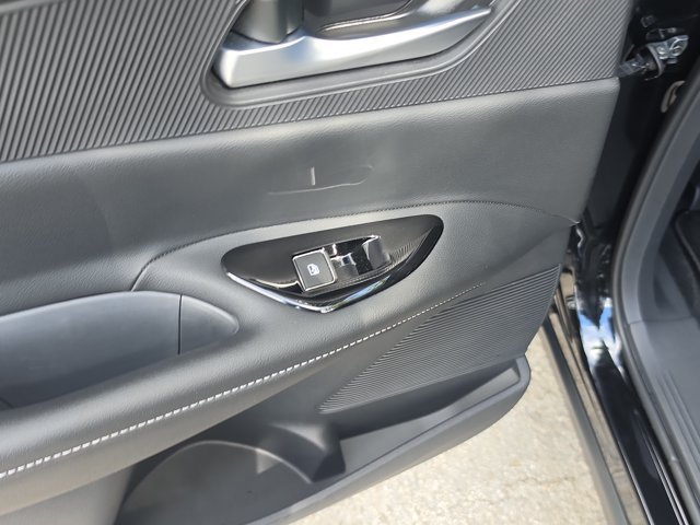 Used 2025 Nissan Murano SV FWD image 13