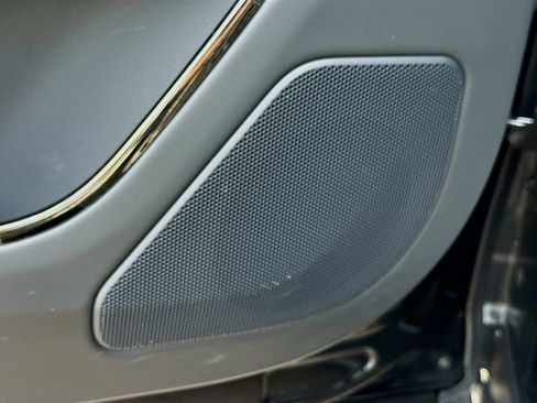 Used 2025 Land Rover Range Rover Sport image 23