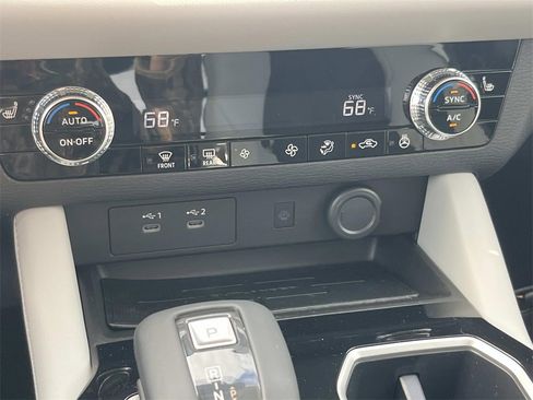 New 2026 Mitsubishi Outlander SE image 24