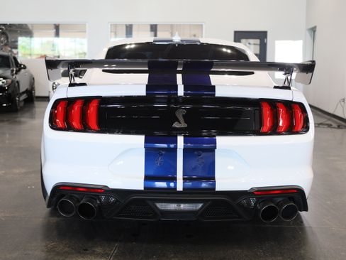 Used 2021 Ford Mustang Shelby GT500 w/ Carbon Fiber Track Pack RWD image 5