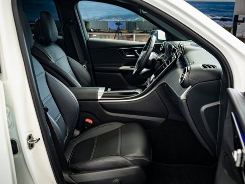Certified 2025 Mercedes-Benz GLC 300 4MATIC image 21