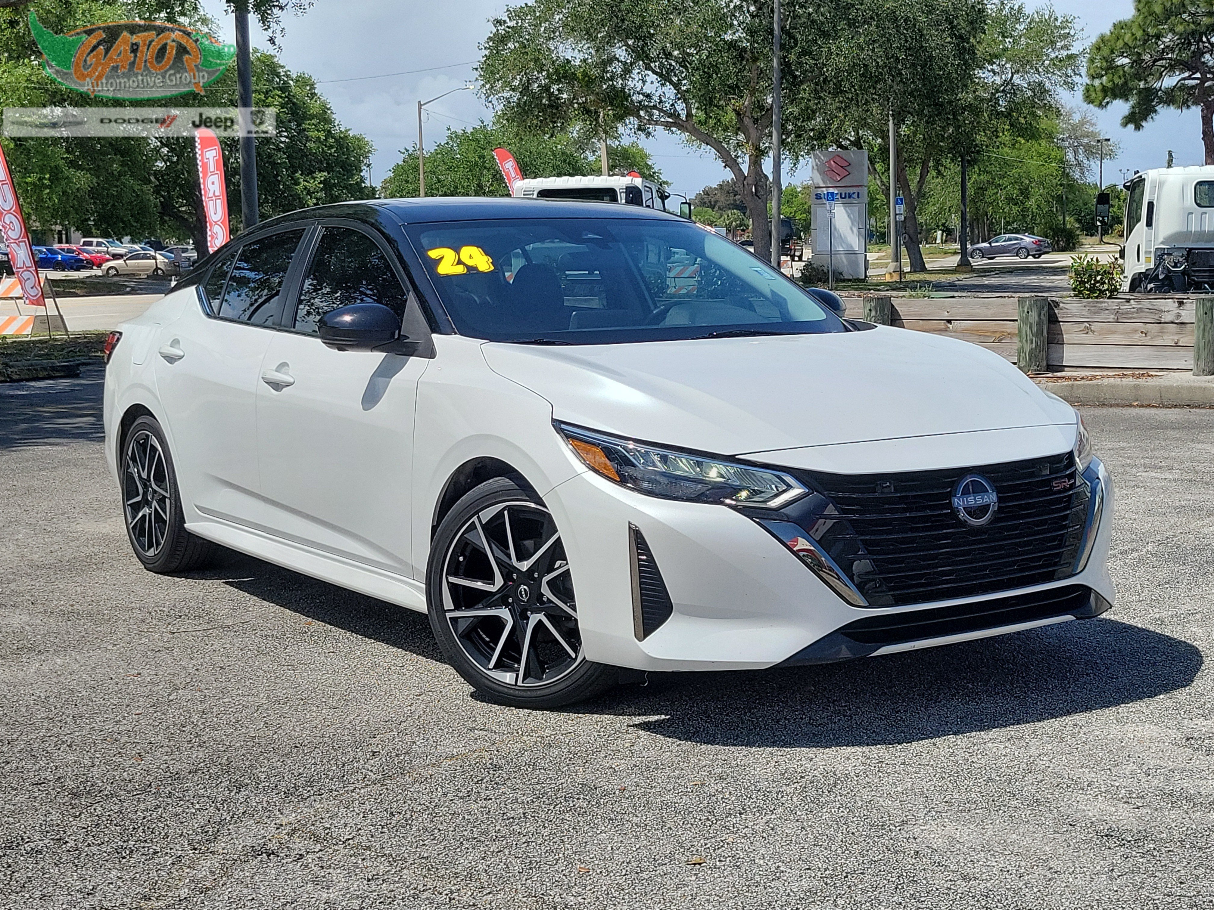 Used 2024 Nissan Sentra SR FWD image 1