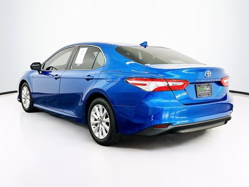 Used 2019 Toyota Camry LE FWD image 5