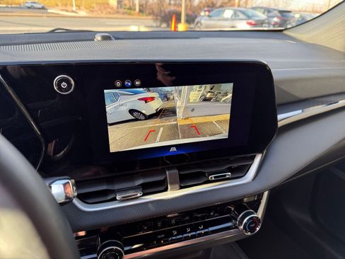 Used 2025 Chevrolet Equinox LT image 17