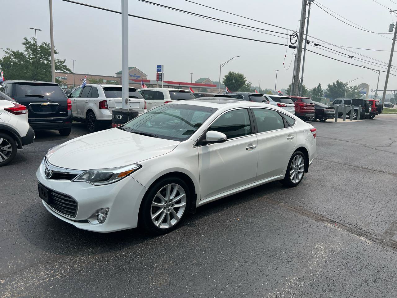 Used 2014 Toyota Avalon Limited FWD image 2
